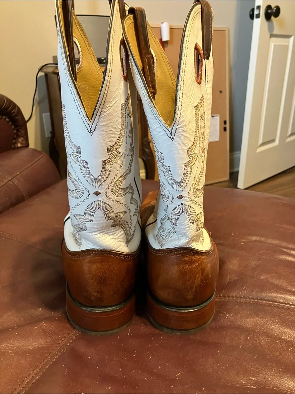 Cavenders Boots Men’s Brown and White Leather Square toe 11W Western Cowboy